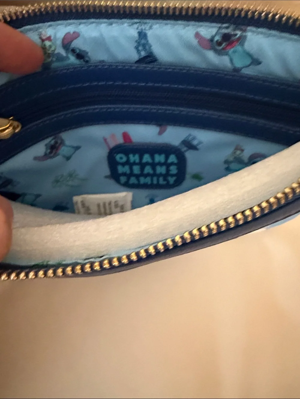 Disney Box lunch Exclusive Ohana Lilo & Stitch Hibiscus Wristlet Removable Strap